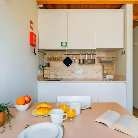 Loft Vermelho Acolhedor Na Graca -autentica Joia De Лиссабон